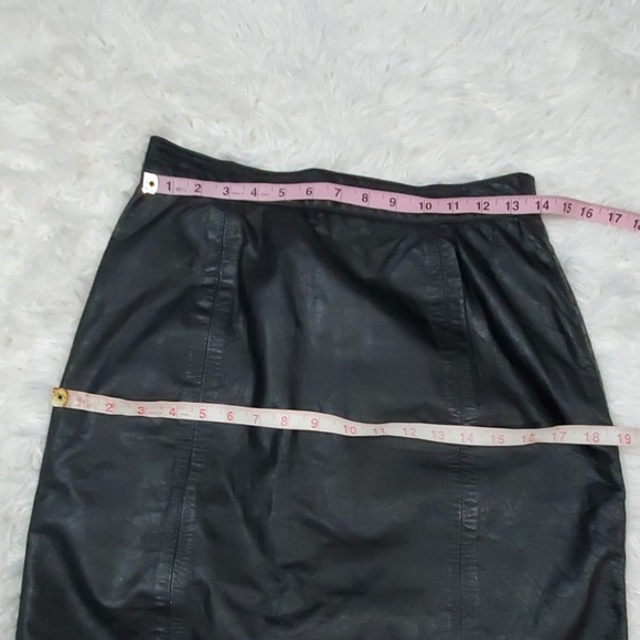 3x20 G-III Leather  VTG high waisted black skirt - Picture 7 of 8